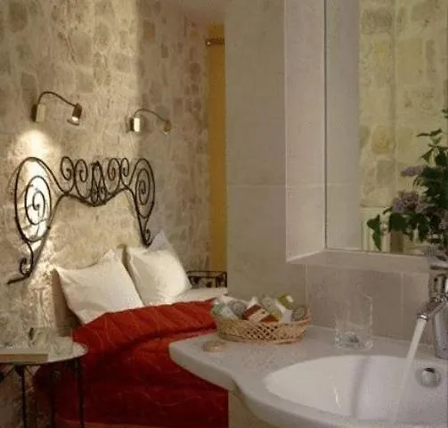 A L'oree Du Bois Futeau